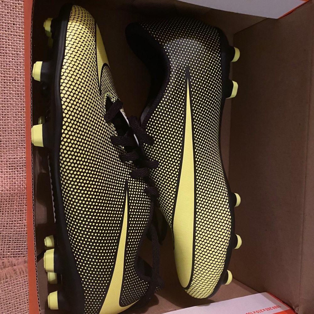 Nike new in box Soccer Cleats Size 5